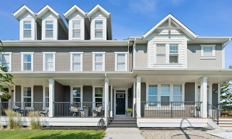 152 South Point Court SW
