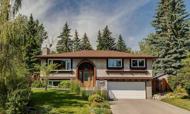 423 Canterbury Place SW