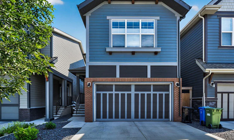 228 Masters Crescent SE