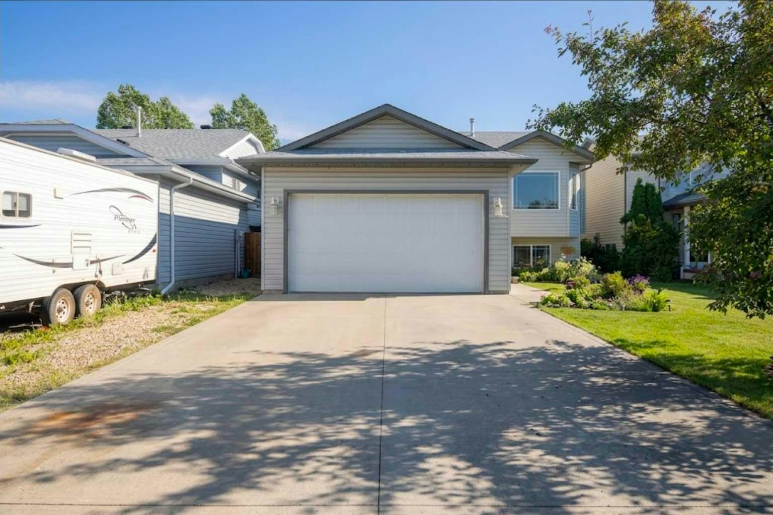 10733 75 Avenue, Grande Prairie, AB, T8W 2S7