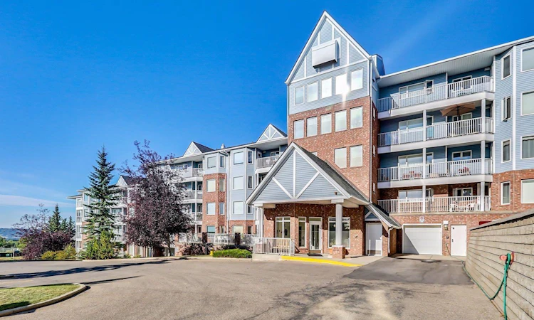 3109-3109 Hawksbrow Point NW