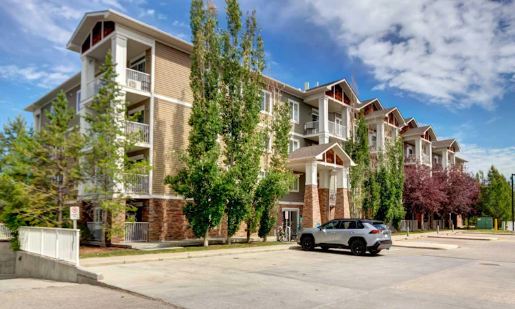 102-304 Cranberry Park SE