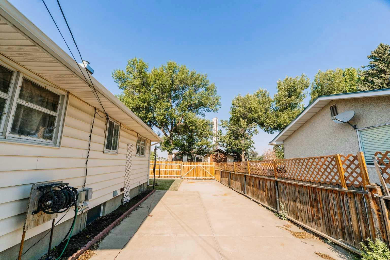 2305 7 Avenue N, Lethbridge, AB, T1H 0Z2 - 26