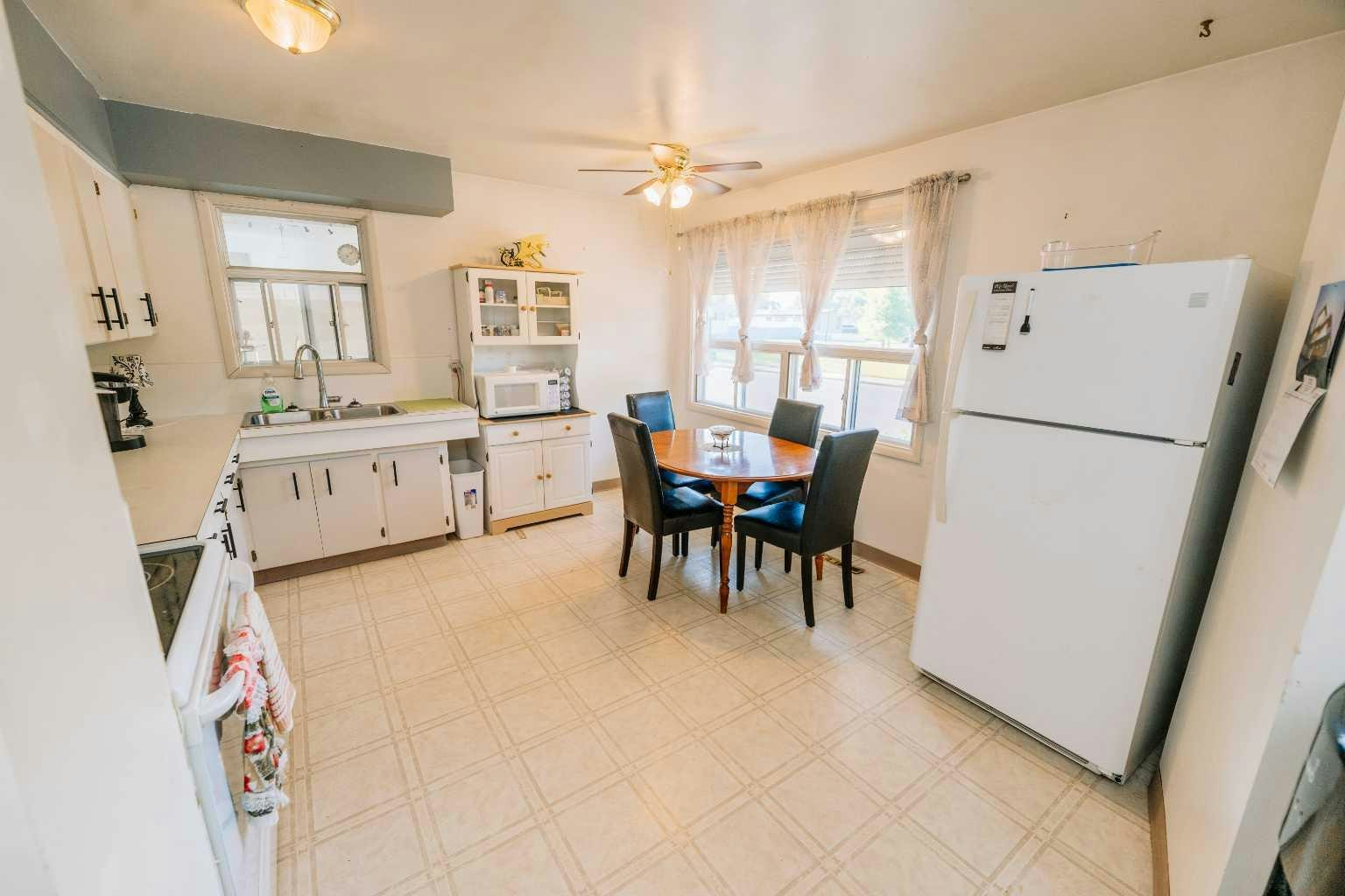 2305 7 Avenue N, Lethbridge, AB, T1H 0Z2 - 14