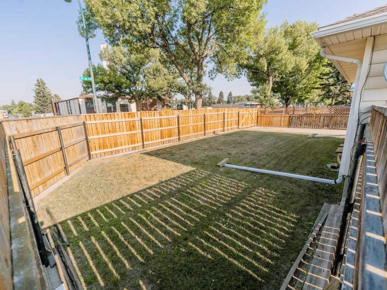 2305 7 Avenue N, Lethbridge, AB, T1H 0Z2 - 24