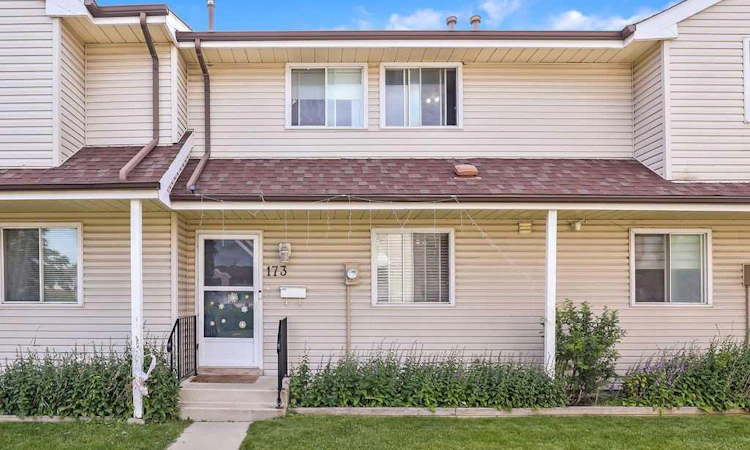 173-20 Falbury Crescent NE