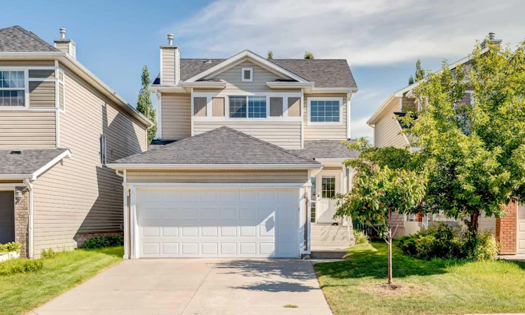 87 Royal Elm Way NW