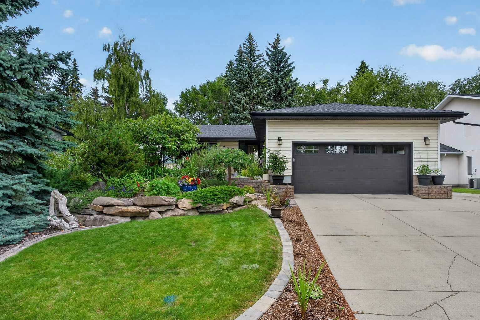 22 Varmoor Place NW, Calgary, AB, T3A 0A1