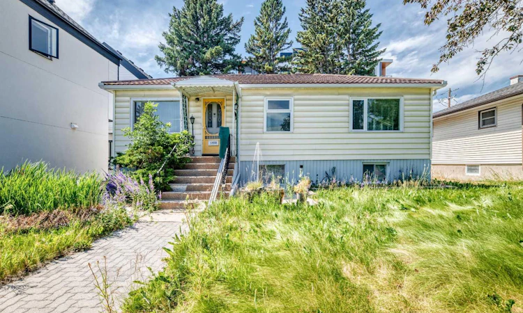 1703 32 Street SW