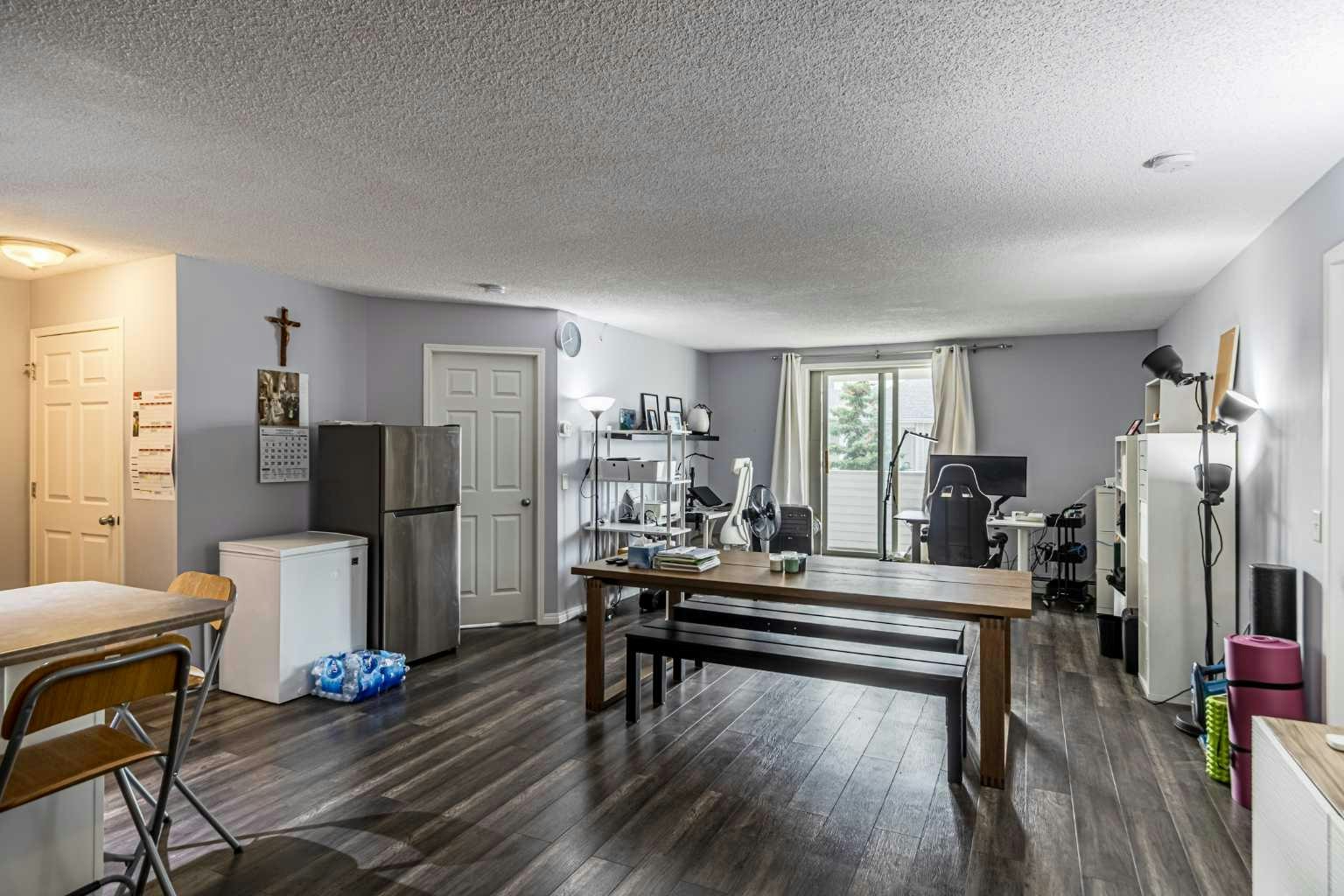 407-9 Country Village Bay NE, Calgary, AB, T3K 5J8