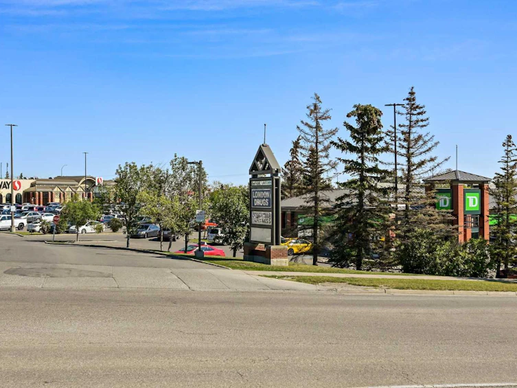 218 Bermuda Drive NW, Calgary, AB, T3K 2A9 - 48