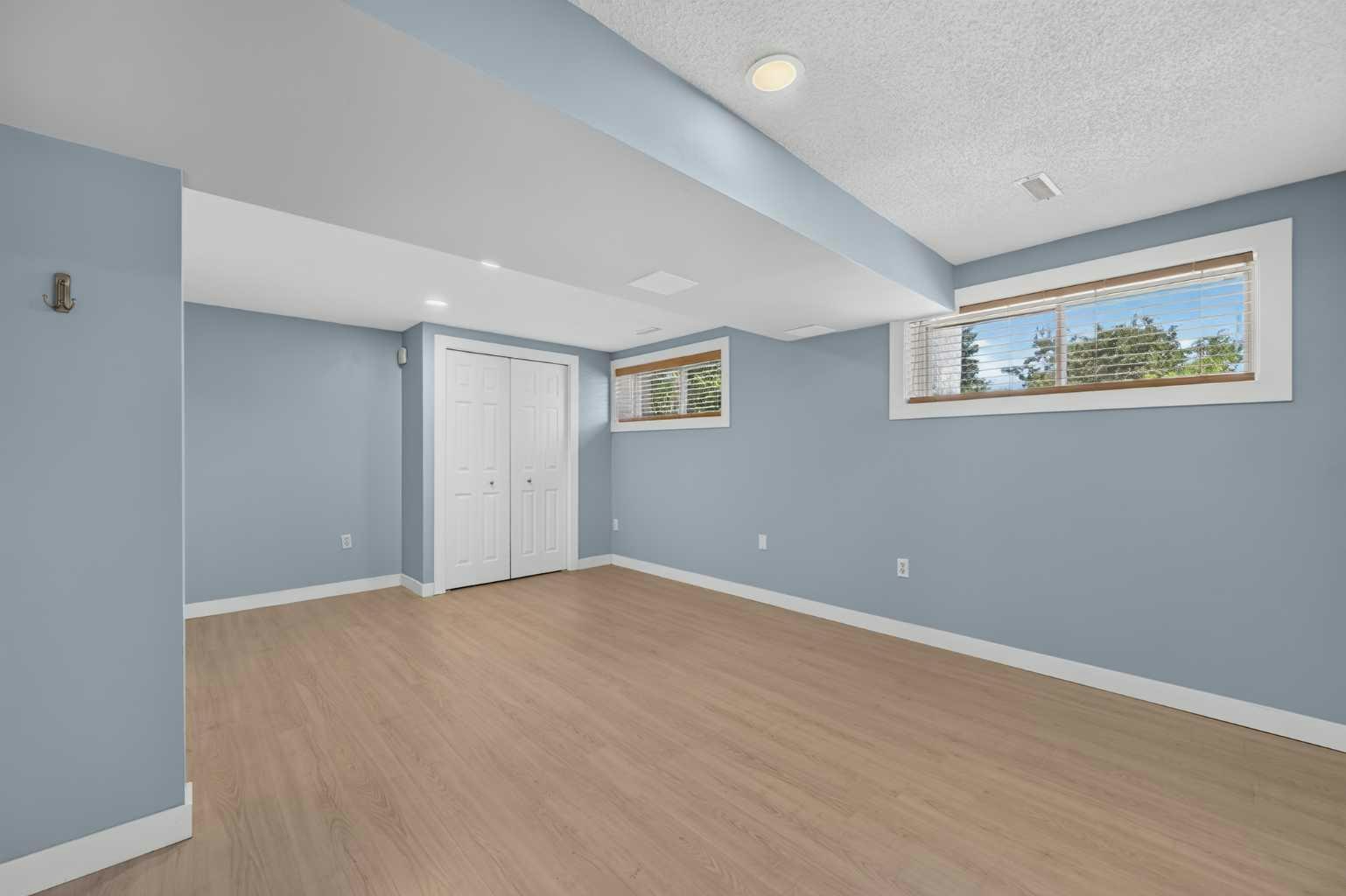 218 Bermuda Drive NW, Calgary, AB, T3K 2A9 - 32