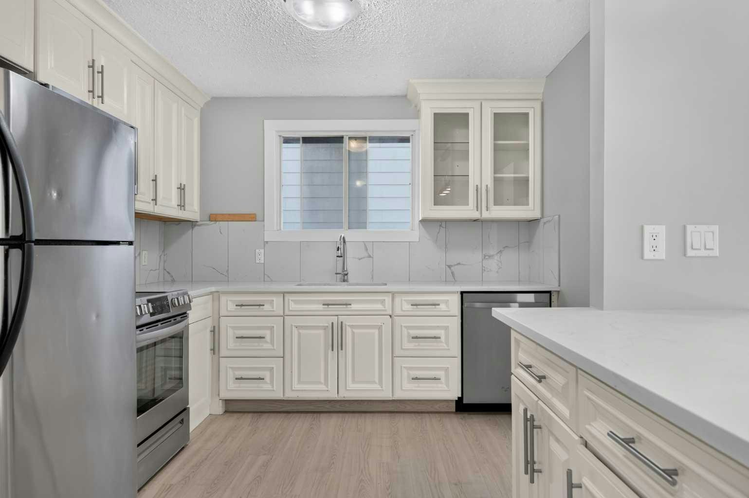 218 Bermuda Drive NW, Calgary, AB, T3K 2A9 - 7