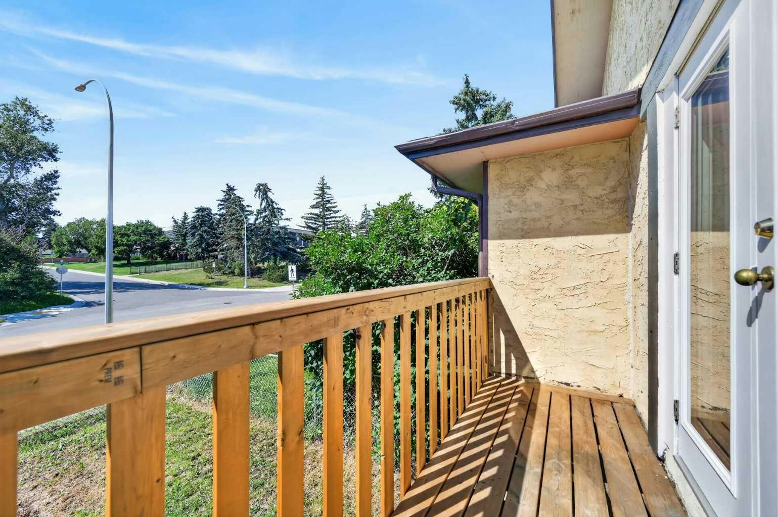 218 Bermuda Drive NW, Calgary, AB, T3K 2A9 - 6