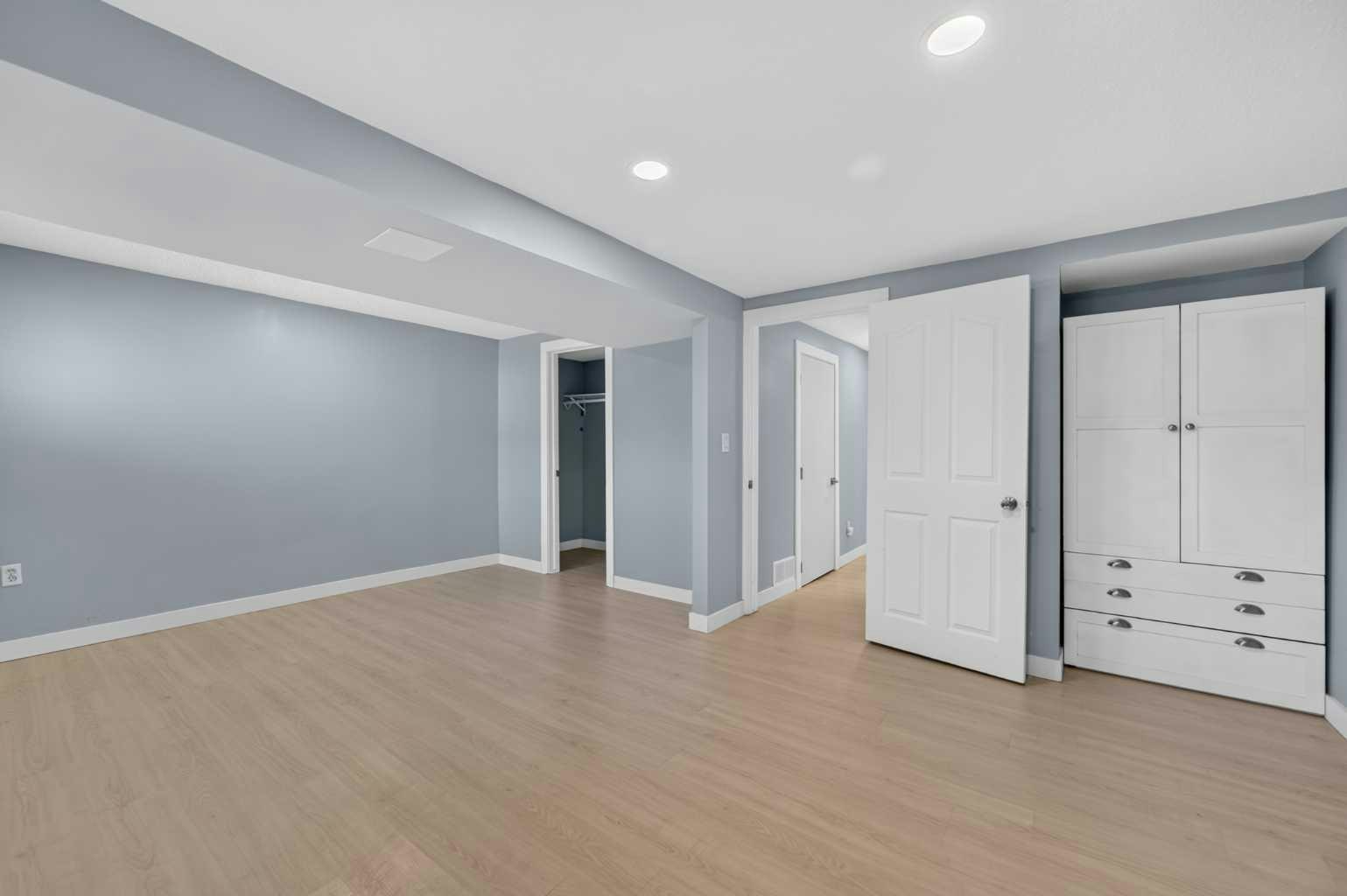 218 Bermuda Drive NW, Calgary, AB, T3K 2A9 - 34