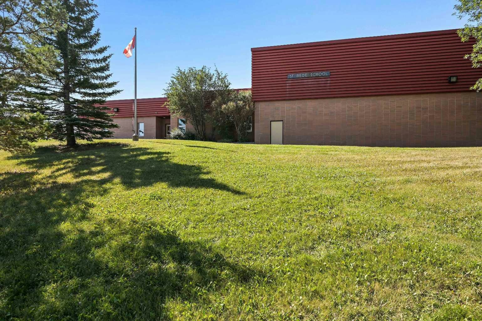 218 Bermuda Drive NW, Calgary, AB, T3K 2A9 - 46