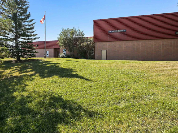 218 Bermuda Drive NW, Calgary, AB, T3K 2A9 - 46