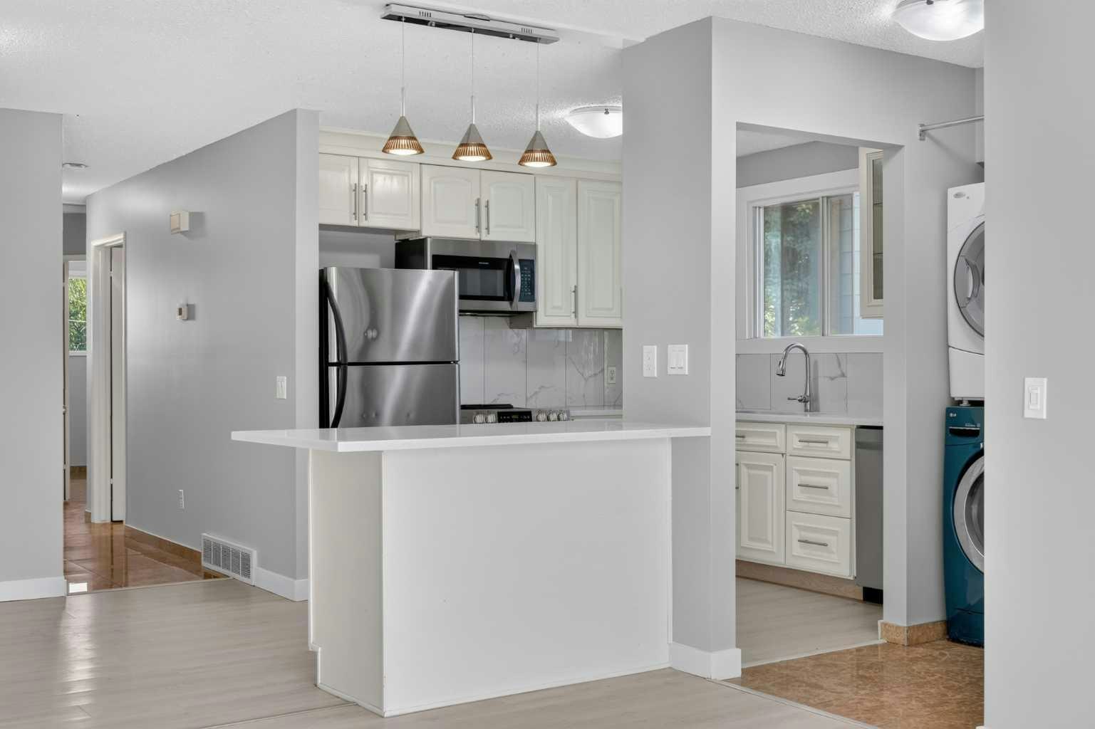 218 Bermuda Drive NW, Calgary, AB, T3K 2A9 - 11