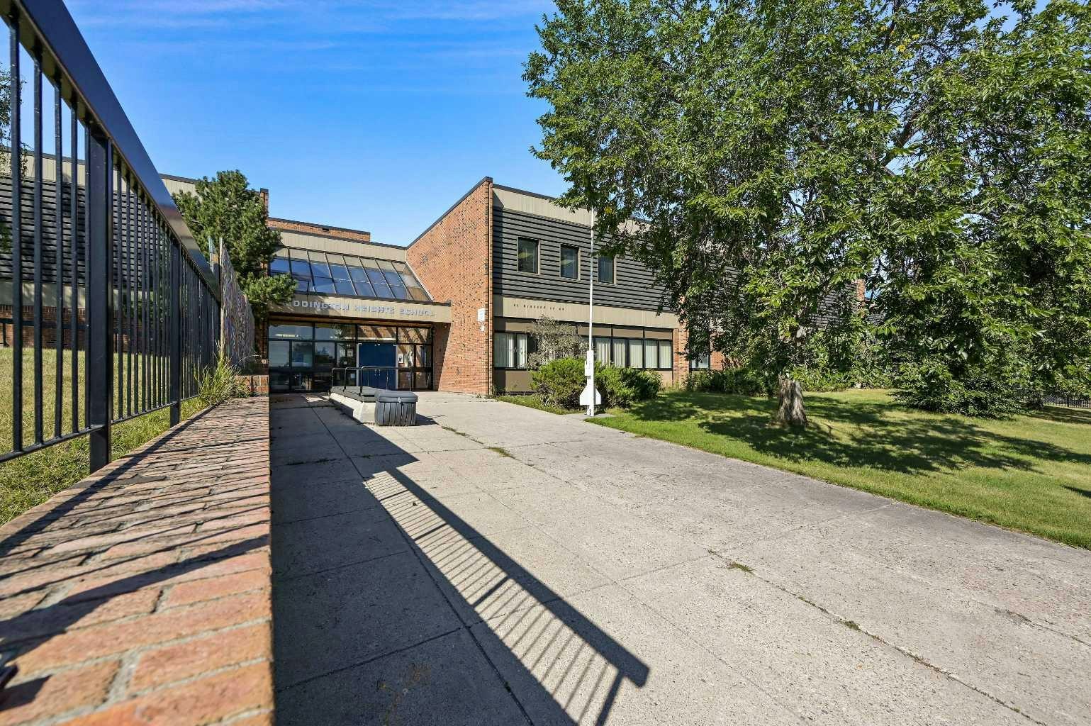 218 Bermuda Drive NW, Calgary, AB, T3K 2A9 - 47