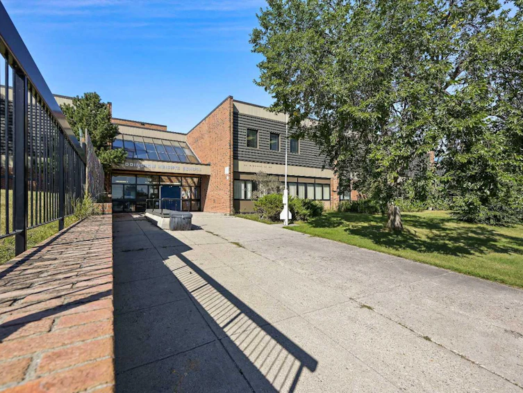 218 Bermuda Drive NW, Calgary, AB, T3K 2A9 - 47