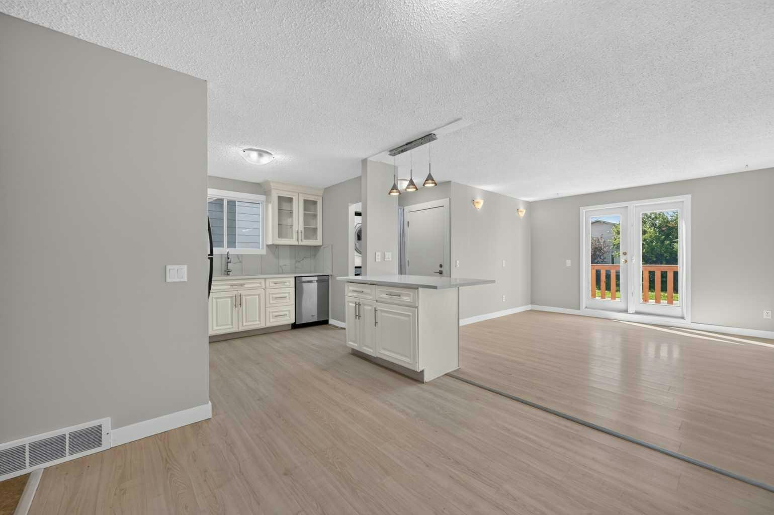 218 Bermuda Drive NW, Calgary, AB, T3K 2A9 - 14