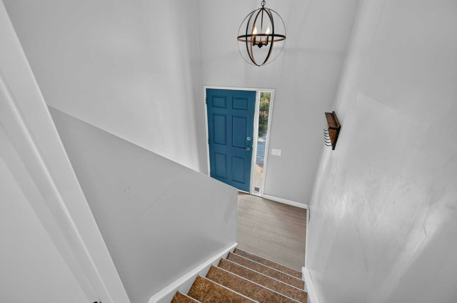 218 Bermuda Drive NW, Calgary, AB, T3K 2A9 - 25