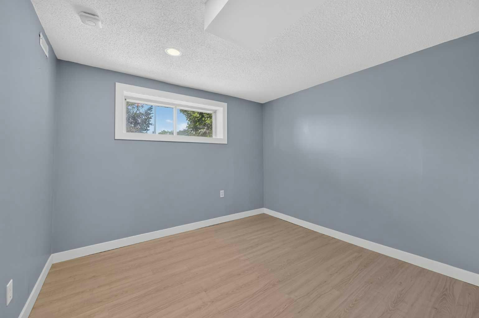 218 Bermuda Drive NW, Calgary, AB, T3K 2A9 - 31