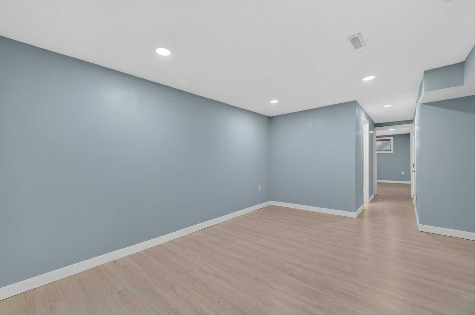 218 Bermuda Drive NW, Calgary, AB, T3K 2A9 - 26