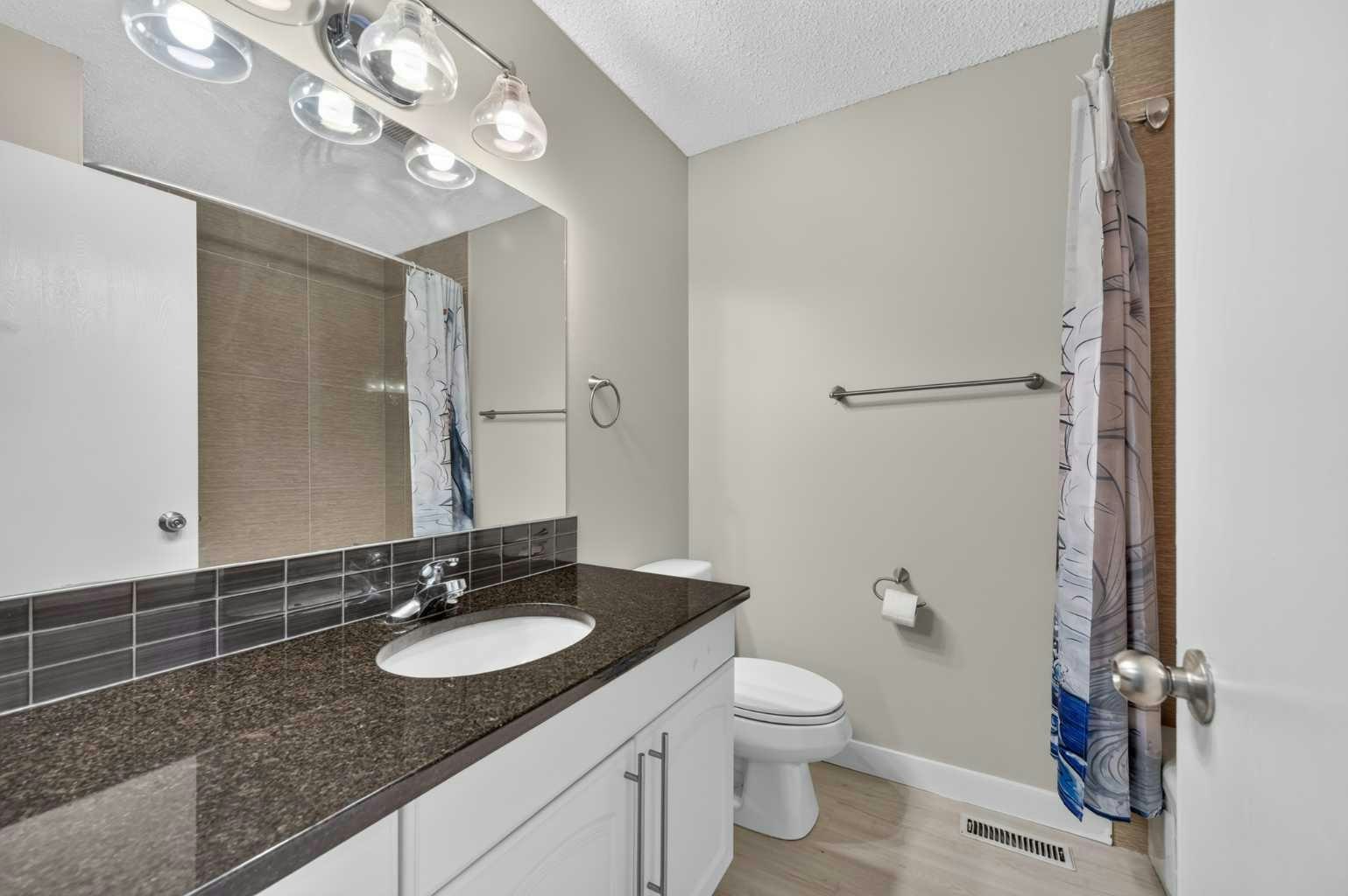 218 Bermuda Drive NW, Calgary, AB, T3K 2A9 - 23