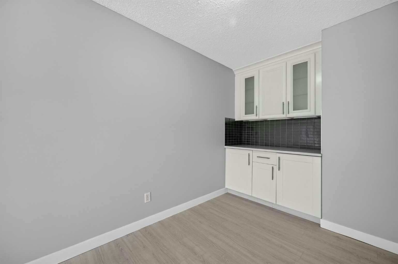 218 Bermuda Drive NW, Calgary, AB, T3K 2A9 - 15