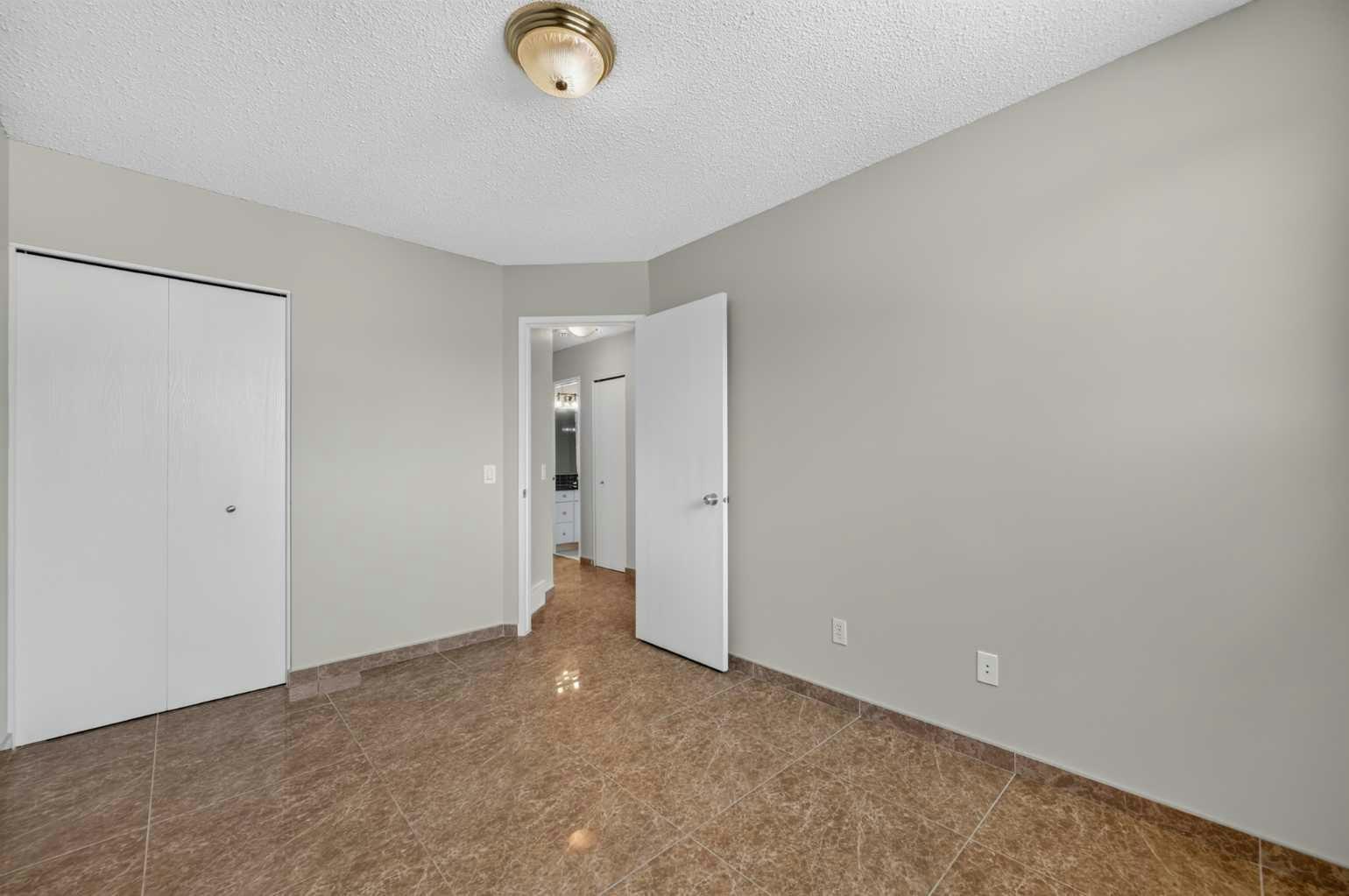 218 Bermuda Drive NW, Calgary, AB, T3K 2A9 - 20