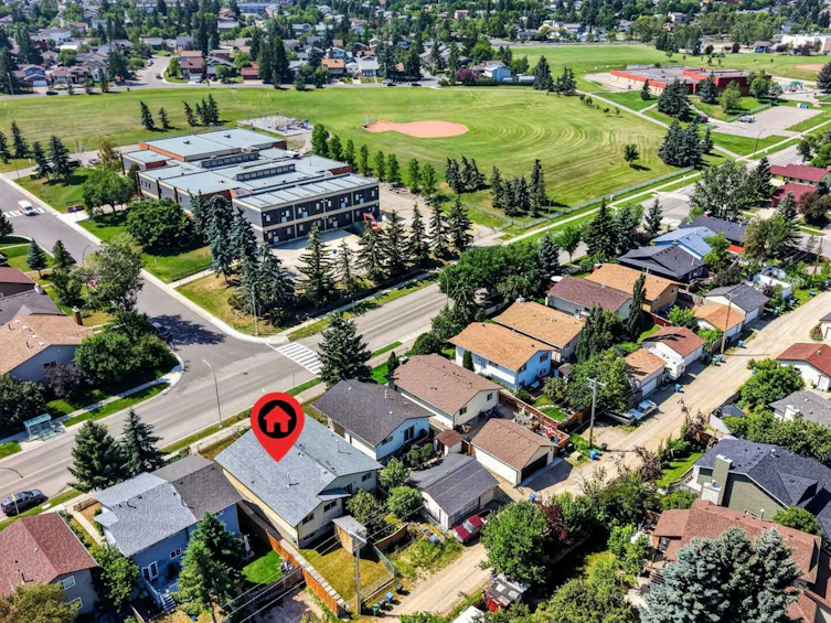 218 Bermuda Drive NW, Calgary, AB, T3K 2A9 - 3