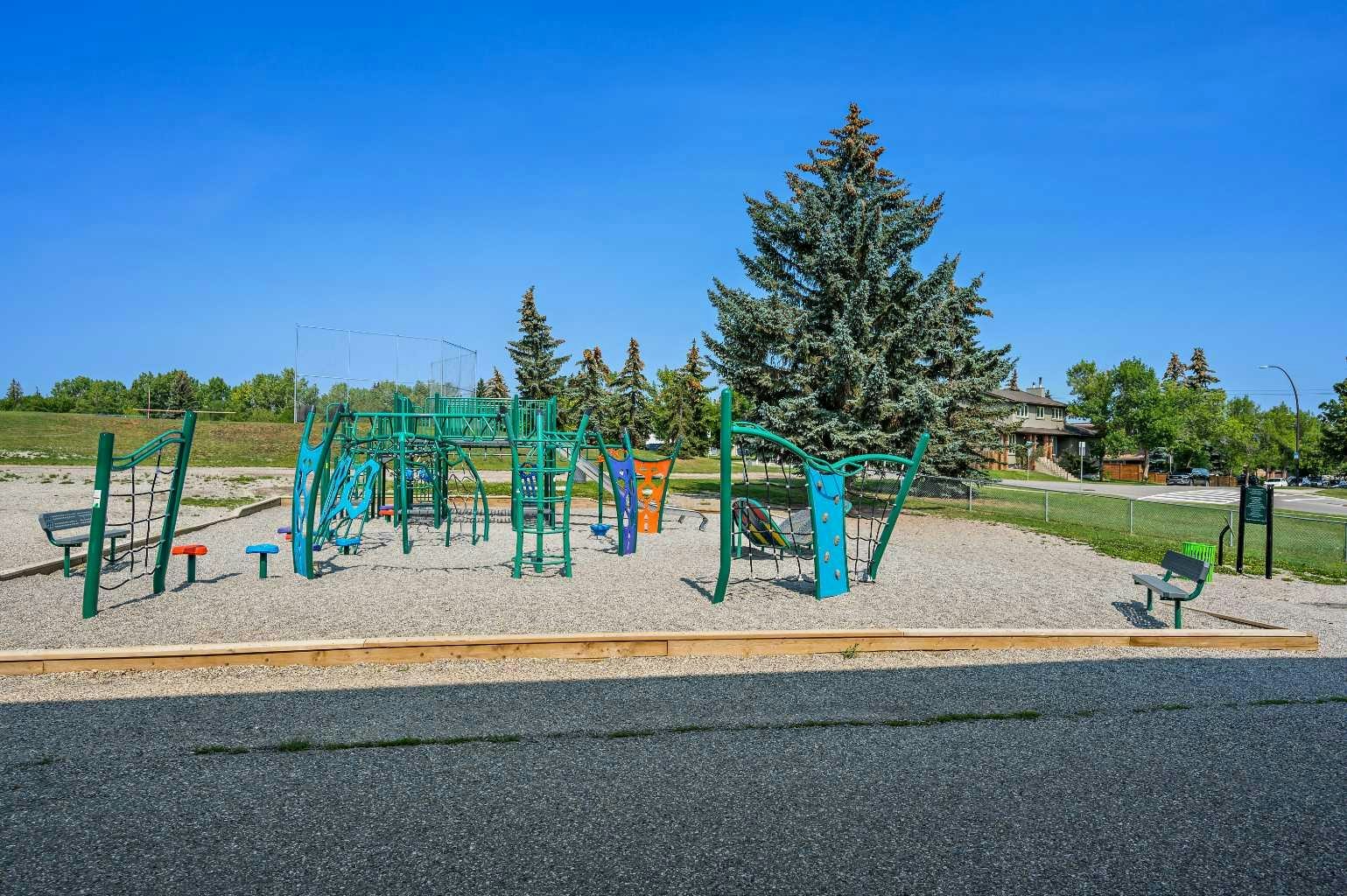 218 Bermuda Drive NW, Calgary, AB, T3K 2A9 - 40