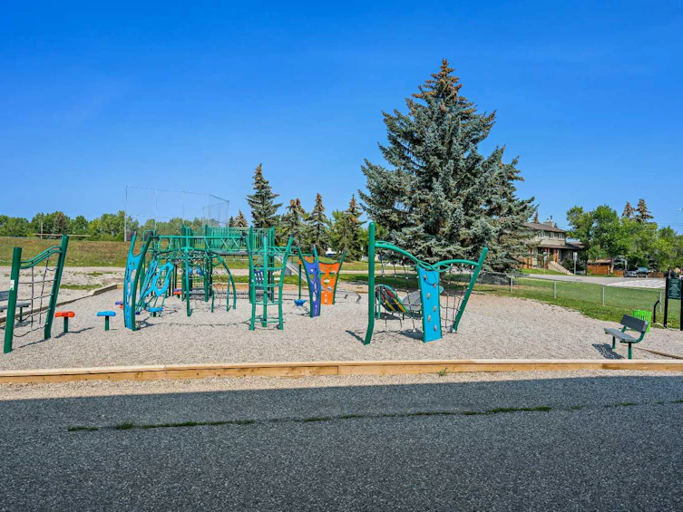 218 Bermuda Drive NW, Calgary, AB, T3K 2A9 - 40