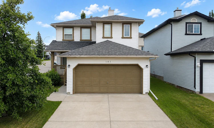 185 Tuscarora Close NW