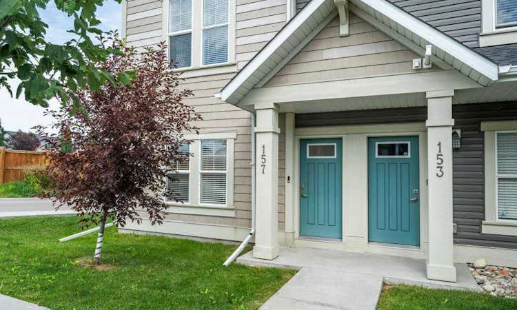 157 South Point Court SW