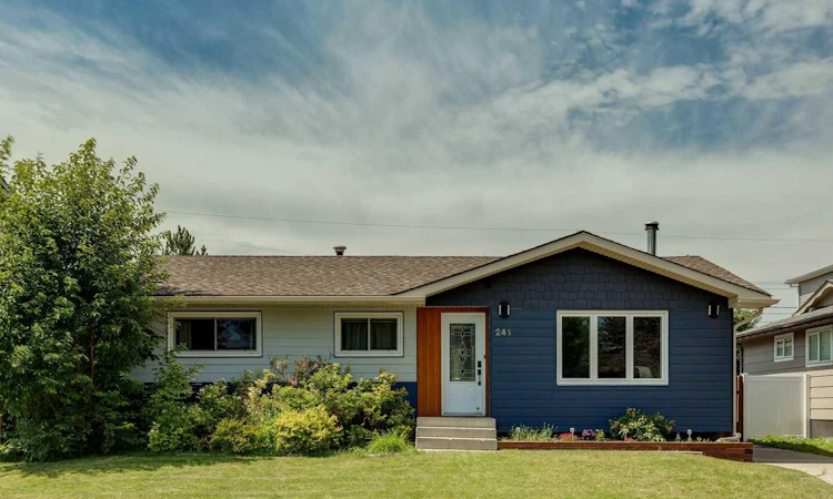 241 Allan Crescent SE