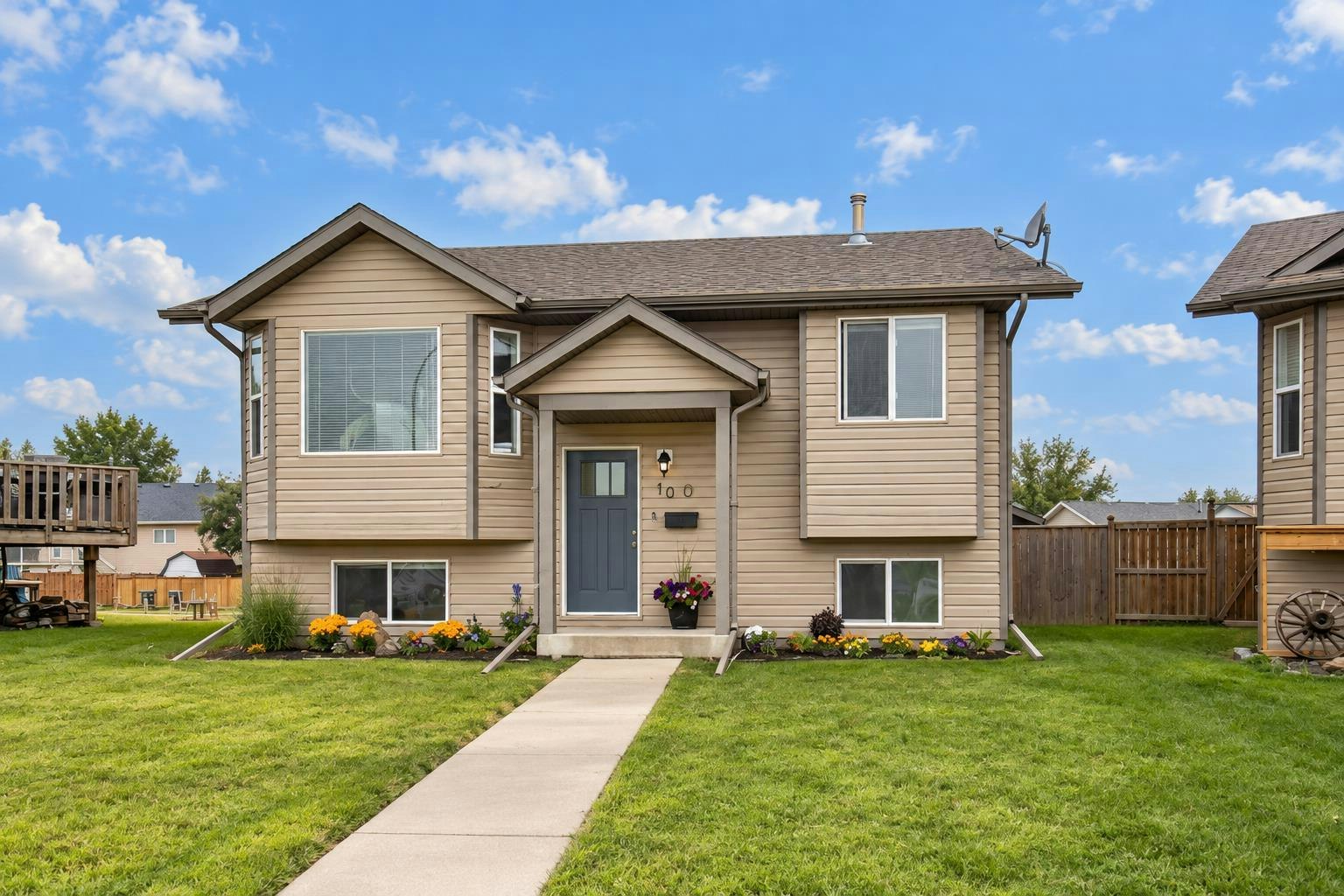 10 Hansen Close, Sylvan Lake, AB, T4S 2P1