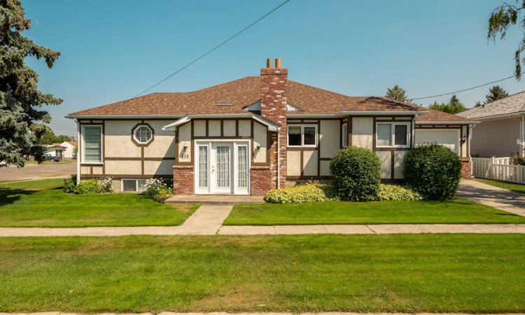 510 3 Street W
