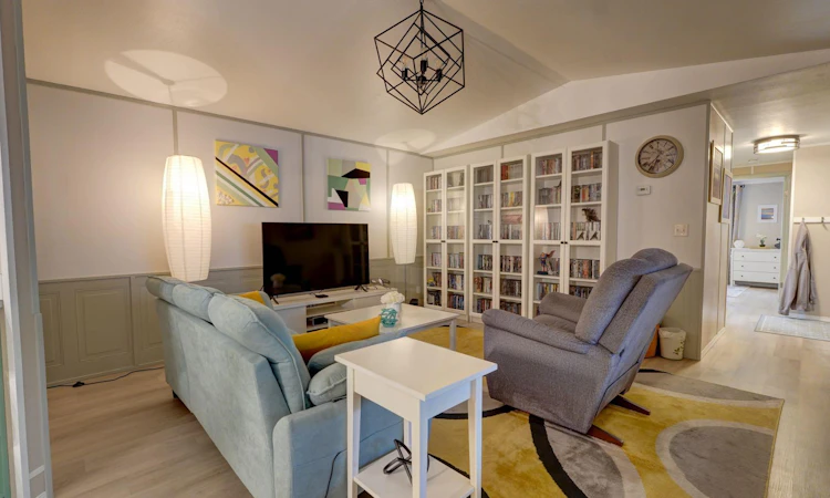 25 Westover Crescent W