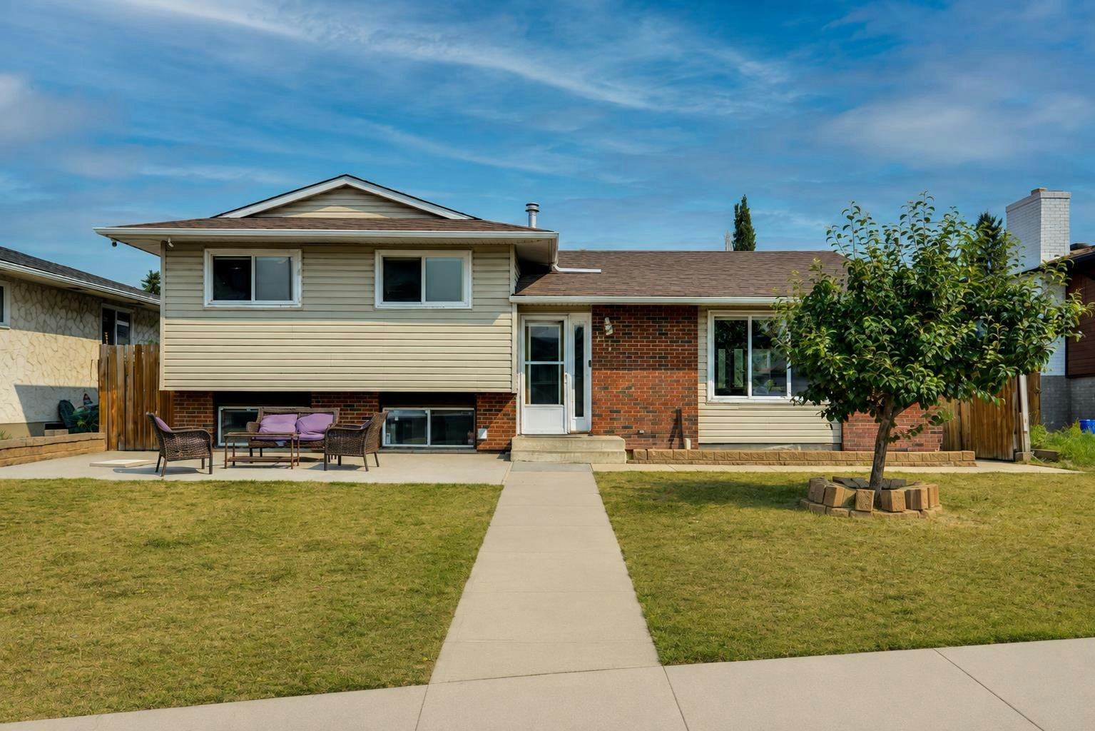 212 Pinetree Place NE, Calgary, AB, T1Y 1M3