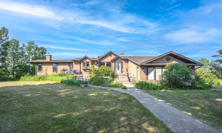 33076 Township Road 243