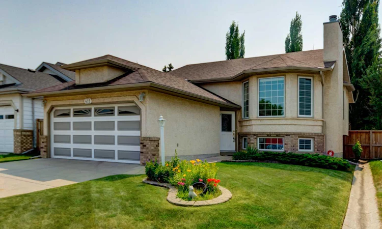 411 Shawinigan Drive SW