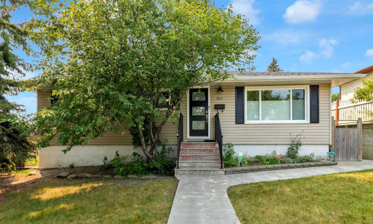 1 Thorncliffe Crescent NW