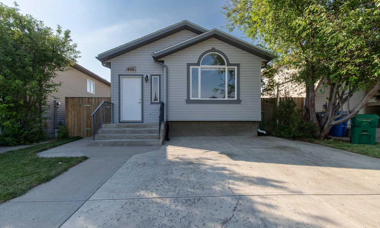 654 Blackfoot Terrace W