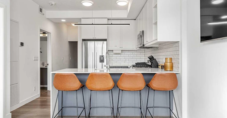 329 9a Street NW, Calgary, AB, T2N 1T7 - 2