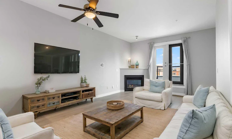405-880 Centre Avenue NE