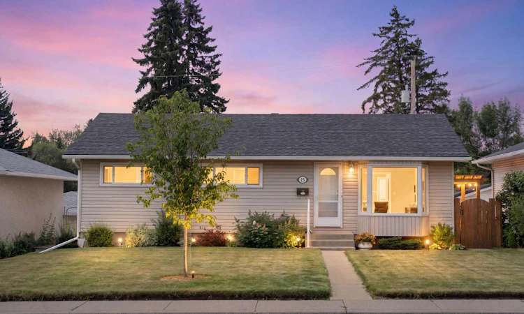 15 Carmangay Crescent NW