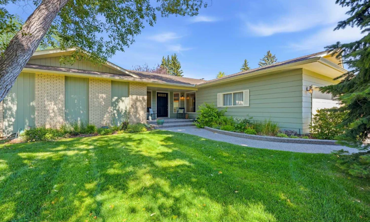 604 Willoughby Crescent SE