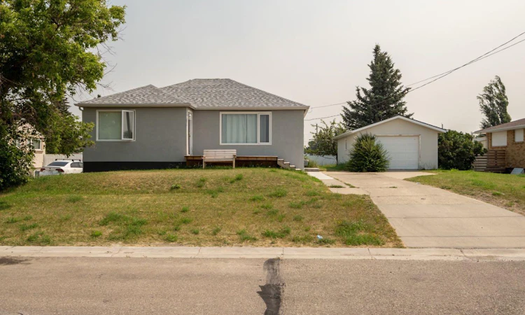 260 3 Street E